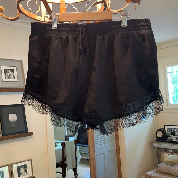 BCBG lace trimmed shorts - Picture 2 of 6
